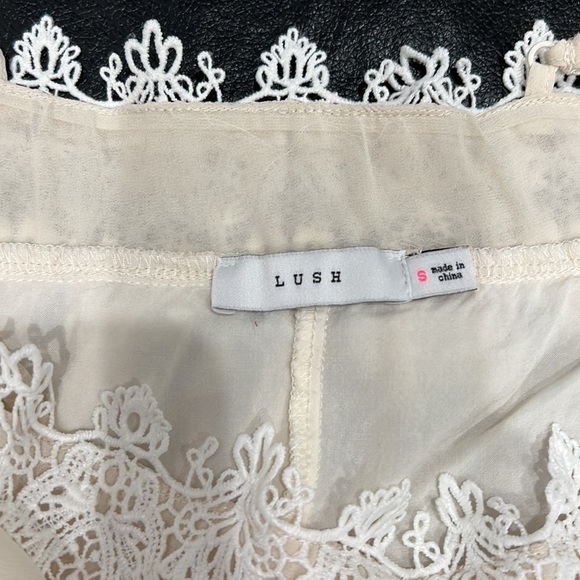 Summer top or short summer dress. - Picture 3 of 4